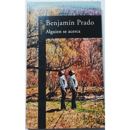 ALGUIEN SE ACERCA